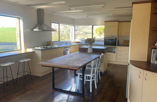 Greta Valley Cabina | Tipapa Deer Park lodge - ideal for groups, families, friends and celebrations