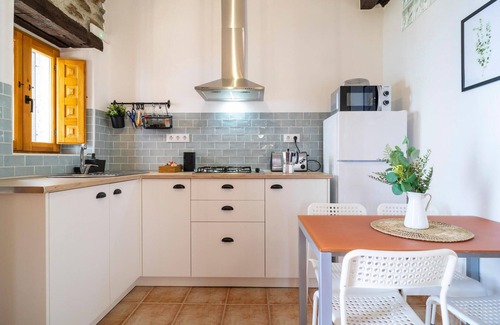Adra Casa | Spacious, rustic cottage with sea view.