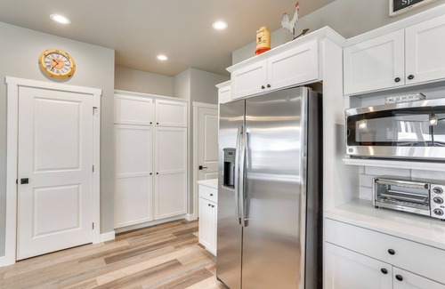 Spearfish Cabaña | Spacious, Rustic Spearfish Home: Walk to Downtown!