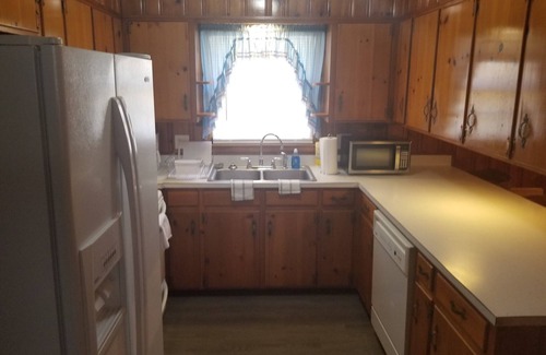 Albany Casa | SPACIOUS SAFE NURSE & LONG TERM STAY HOME CLOSE TO HOSPITAL MALL & RESTAURANTS!
