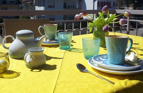 Rivoltella Apartamento | Amplio apartamento en el segundo piso con impresionantes vistas al lago