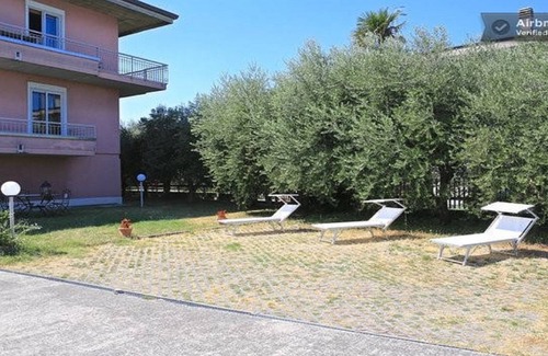Rivoltella Apartamento | Amplio apartamento en el segundo piso con impresionantes vistas al lago