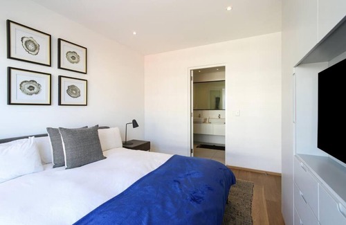 Mouille Point Apartamento | Spacious sea facing one bedroom apartment