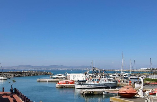 Mouille Point Apartamento | Spacious sea facing one bedroom apartment