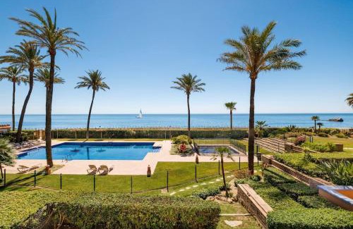 Bahia de Casares Apartamento | Spacious Seaside Retreat - La Perla del Mar