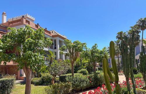 Bahia de Casares Apartamento | Spacious Seaside Retreat - La Perla del Mar
