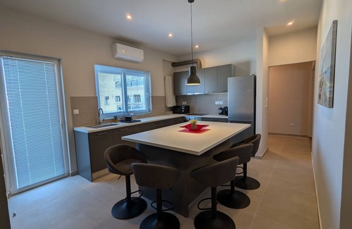 Alimos Apartamento | Spacious seaside flat at alimos