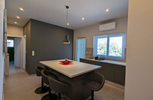 Alimos Apartamento | Spacious Seaside Flat at Alimos