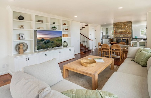 Summerland Casa | Spacious Seaside Living