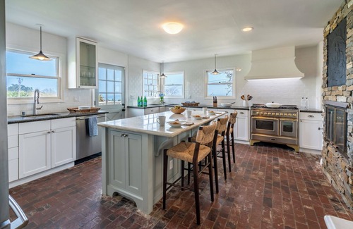 Summerland Casa | Spacious Seaside Living