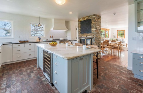 Summerland Casa | Spacious Seaside Living