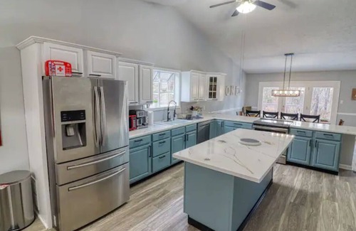 Basye Casa | Spacious & Secluded Mountain Retreat by Bryce Resort: Ski, Mtn Bike, Game room