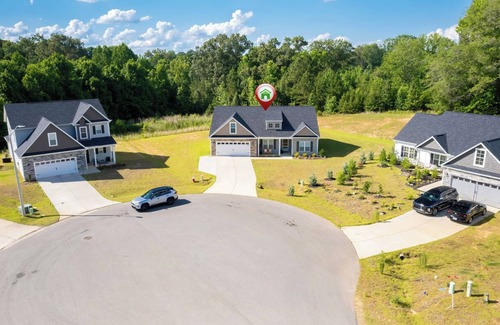 Lemon Springs Casa | Spacious, Serene Modern Farmhouse near golf course