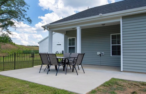 Lemon Springs Casa | Spacious, Serene Modern Farmhouse near golf course