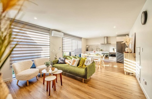 Riccarton Casa | Spacious Serenity near Westfield Mall: 6BR