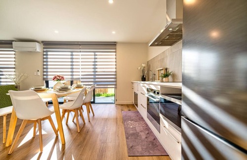 Riccarton Casa | Spacious Serenity near Westfield Mall: 6BR