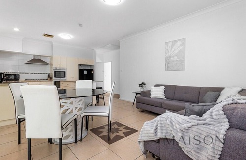 Mayfield West Casa | Spacious Seven Bedroom, Five Bathroom House