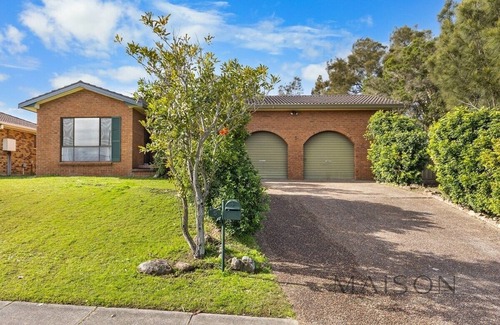 Mayfield West Casa | Spacious Seven Bedroom, Five Bathroom House
