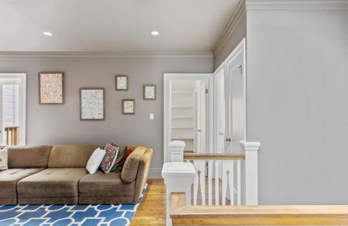 Central Richmond Casa | Spacious SF Haven - Cozy Bedrooms & Modern Kitchen