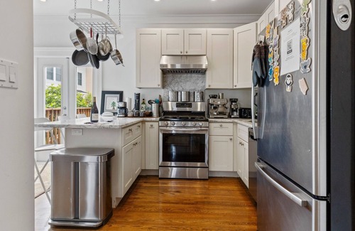 Central Richmond Casa | Spacious SF Haven: Cozy Bedrooms & Modern Kitchen - Safest neighborhood in SF