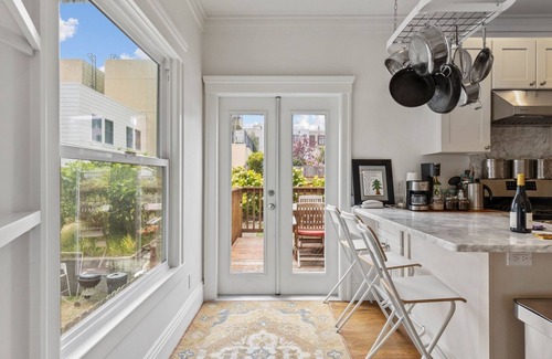 Central Richmond Casa | Spacious SF Haven: Cozy Bedrooms & Modern Kitchen - Safest neighborhood in SF