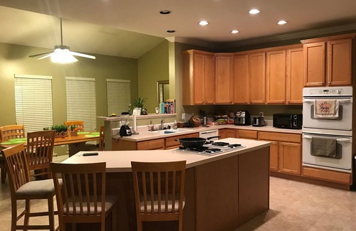 New Castle Casa | Spacious Single Family Home Near Water, Recreational Areas/Parks, and Shopping..