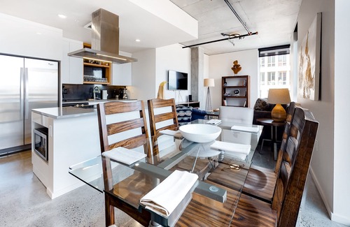 Uptown Condominio | Espacioso y elegante apartamento en el corazón del distrito del alfabeto!