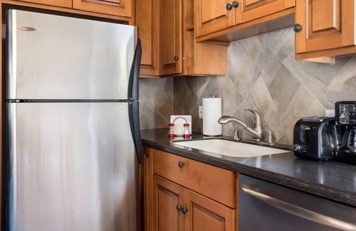 Shoreline West Apartamento | Spacious, Soaring Ceilings, Near Downtown MV, GOOG
