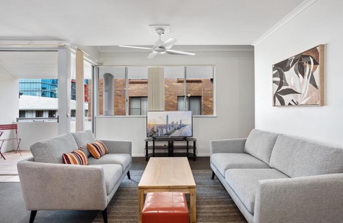 Southport Apartamento | Spacious Southport Townhouse with Balcony