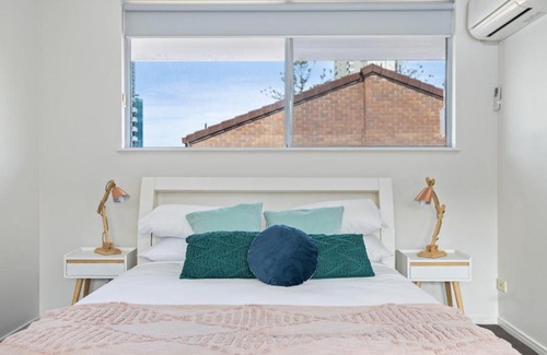 Southport Apartamento | Spacious Southport Townhouse with Balcony