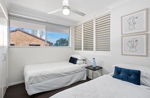 Southport Apartamento | Spacious Southport Townhouse with Balcony
