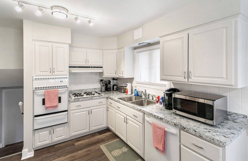 Libertyville Casa | Spacious Split-Level Home