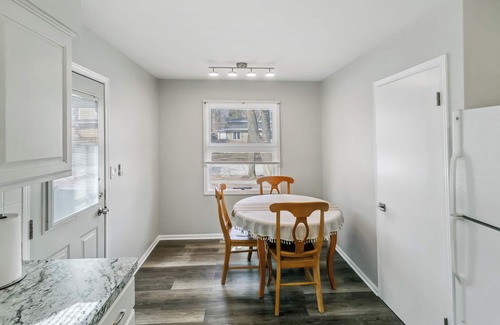 Libertyville Casa | Spacious Split-Level Home
