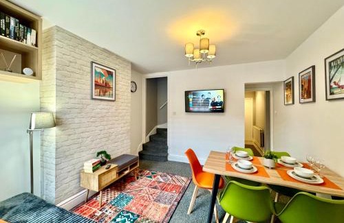 Nottingham Casa | Spacious Stay for 8 Work Trips or Breaks Parking