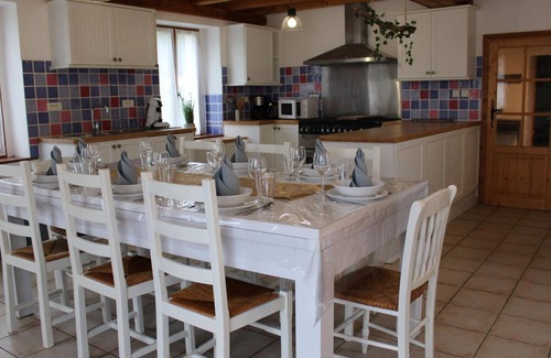 Montmoreau-Saint-Cybard Cabaña | Casa rural con piscina, jardín privado, actividades recreativas, ideal para familias y grupos.