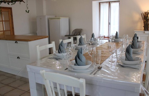 Montmoreau-Saint-Cybard Cabaña | Casa rural con piscina, jardín privado, actividades recreativas, ideal para familias y grupos.