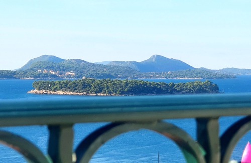 Gruz Casa | Spacious stone house in Dubrovnik, excellent sea views, terraces, balcony