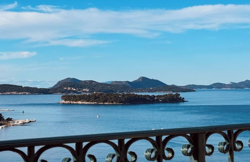 Gruz Casa | Spacious stone house in Dubrovnik, excellent sea views, terraces, balcony
