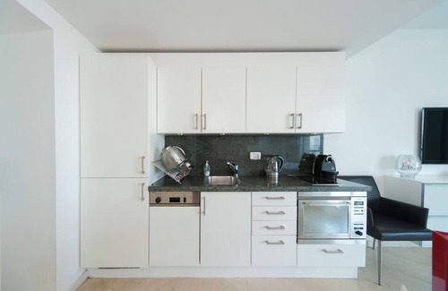 Tel Aviv Promenade Apartamento | Spacious Studio Apt w Sea View 2 min from Beach