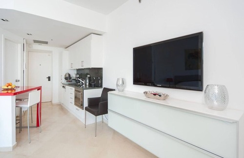 Tel Aviv Promenade Apartamento | Spacious Studio Apt w Sea View 2 min from Beach