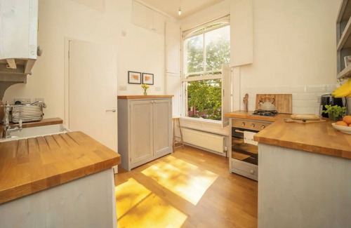Bath Apartamento | Spacious Studio Apartment in Central Bath - Sleeps 2, Parking Available
