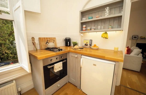 Bath Apartamento | Spacious Studio Apartment in Central Bath - Sleeps 2, Parking Available