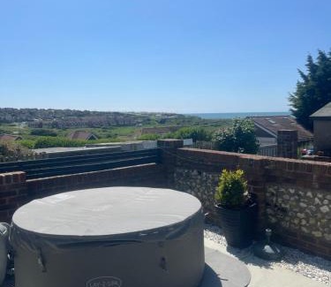 Bishopstone Apartamento | Spacious Studio Cabin with Sea/Downs views Sole Use of HotTub in Seaford