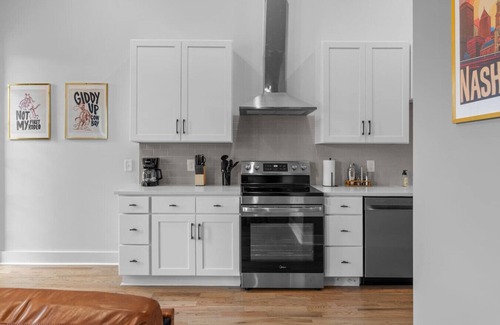 Talbot's Corner Casa | Spacious Studio for 4 w/ Full Kitchen Near Nash DT