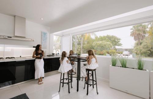 Coral Heights Casa | Spacious Studio in the Heart of FTL Hot Tub