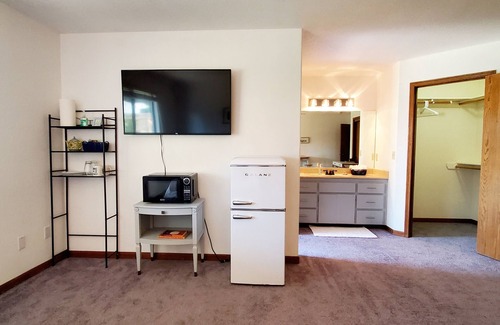 Porterville Apartamento | Spacious Studio in Porterville
