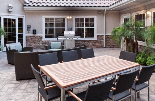 San Bernardino Casa | Spacious Studio w/ Full Kitchen, Continental Breakfast, Self Parking & Gym!
