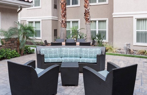 San Bernardino Casa | Spacious Studio w/ Full Kitchen, Continental Breakfast, Self Parking & Gym!