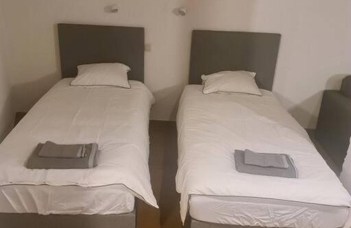 Klein-Antwerpen Apartamento | Spacious studio with private entrance