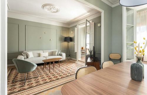 Dreta de l'Eixample Apartamento | Spacious Stylish 4-bedroom Modernist Apartment